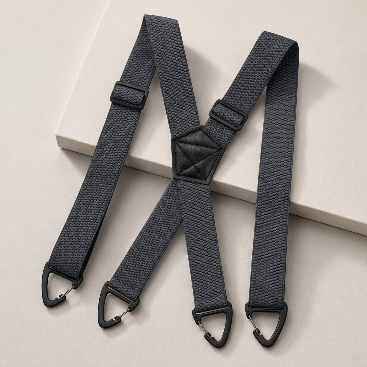 GripSuspenders™ | Hold bukserne oppe uden stram livrem