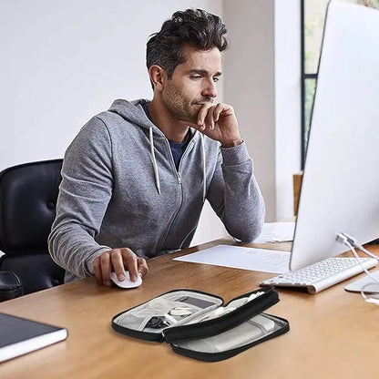 PackSmart™ | Kompakt organizer der samler dit tech-udstyr ét sted