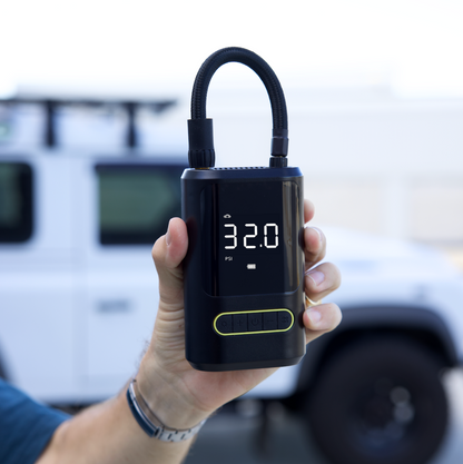 AirCharge™ Pro | Den ultimative bærbare 4-i-1-dækpumpe🚗